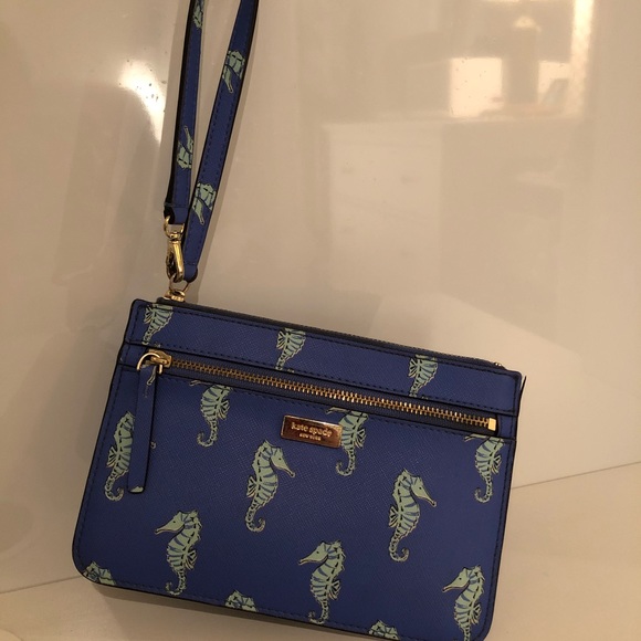 kate spade Handbags - Cute Kate Spade wristlet